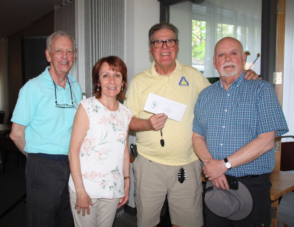 61 DE PHOTO DU GAGNANT IMG_6477-1. PRIX REMIS À DENIS FILLIATRAULT JPG